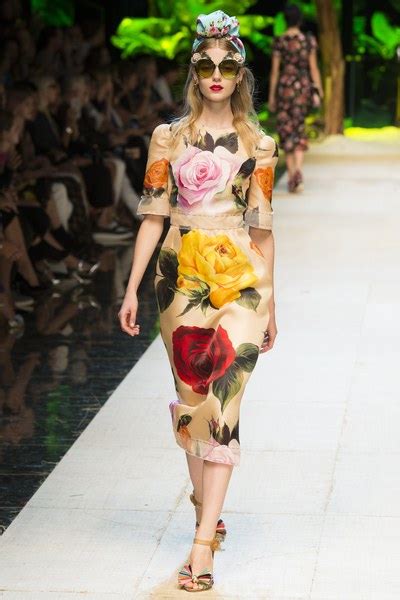 dolce gabbana vestito rose rosse|Dolce Gabbana Rose Dress .